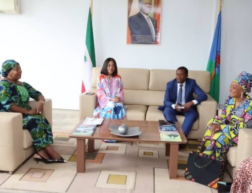 La Ministra de Asuntos Sociales recibe fondos económicos destinados a la mujer para celebrar el natalicio de la Primera Dama de la Nación, Constancia Mangue Nsue Okomo